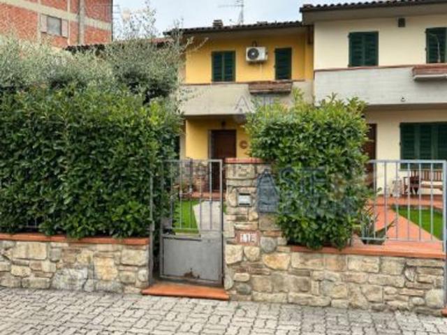 Casa in vendita a Quarrata, Toscana