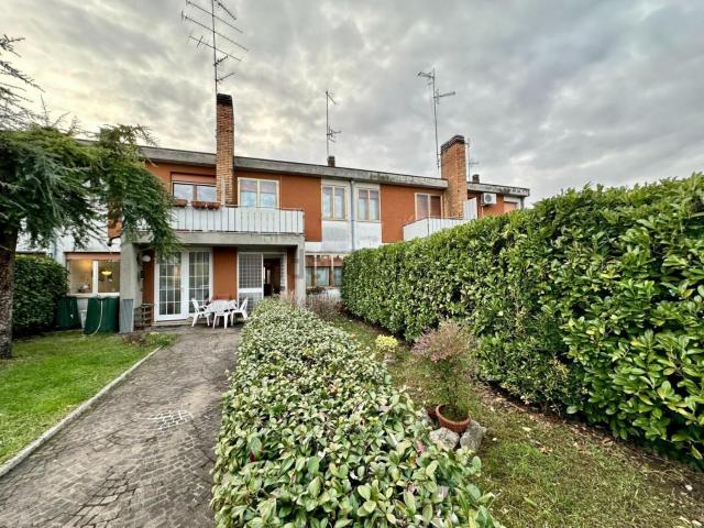 Casa in vendita a Manzano, Friuli-Venezia Giulia