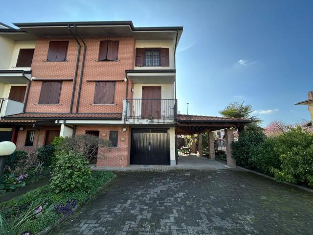 Casa in vendita a Castiraga Vidardo, Lombardia
