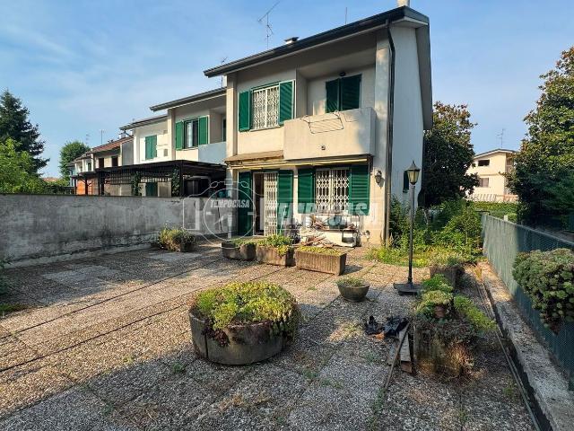 Casa in vendita a Biassono, Monza e della Brianza