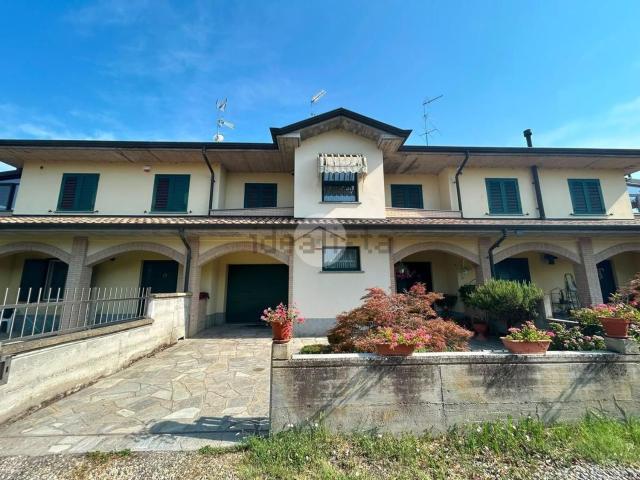 Casa in vendita a Semiana, Lombardia