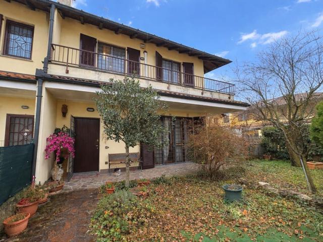 Casa in vendita a Robecco Sul Naviglio, Lombardia