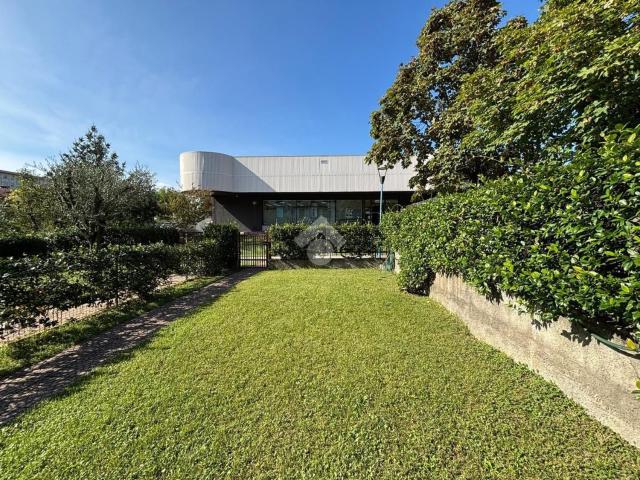 Casa in vendita a Zona Est, Brescia