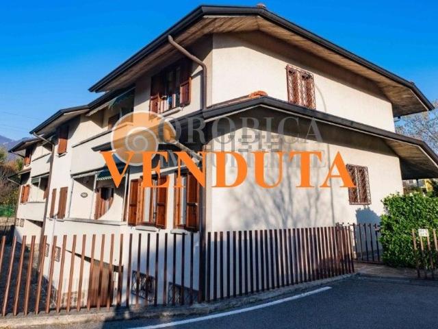 Casa in vendita a Azzonica, Sorisole