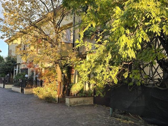 Casa in vendita a Villaggio Stranieri-Bazzarola, Re