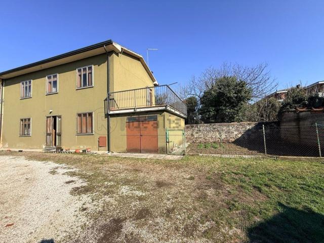 Casa in vendita a Montebello Vicentino, Veneto