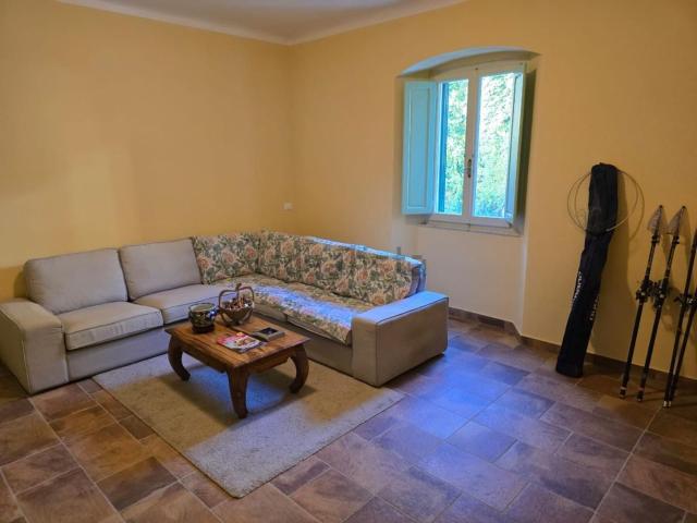 Casa in vendita a Santa Lucia, Massa