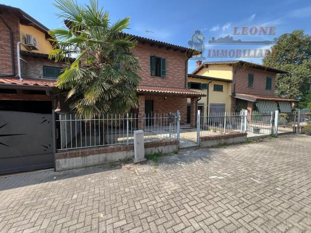 Casa in vendita a Roncaro, Pavia