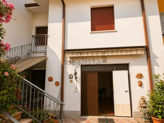 Casa in vendita a Unione Comuni Modenesi Area Nord, Mirandola