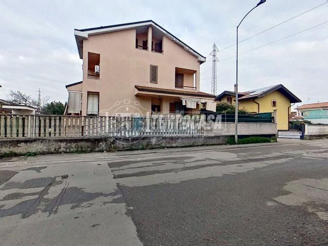 Casa in vendita a Moncucco, Brugherio
