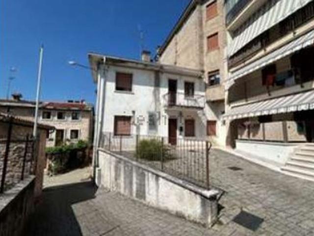 Casa in vendita a Cerro Veronese, Veneto