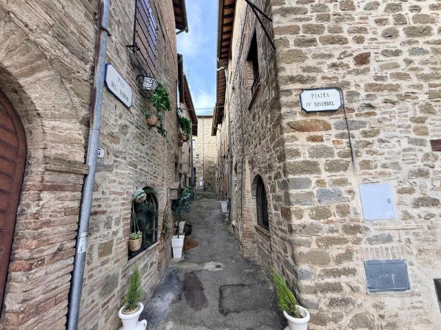 Casa in vendita a Bettona, Umbria