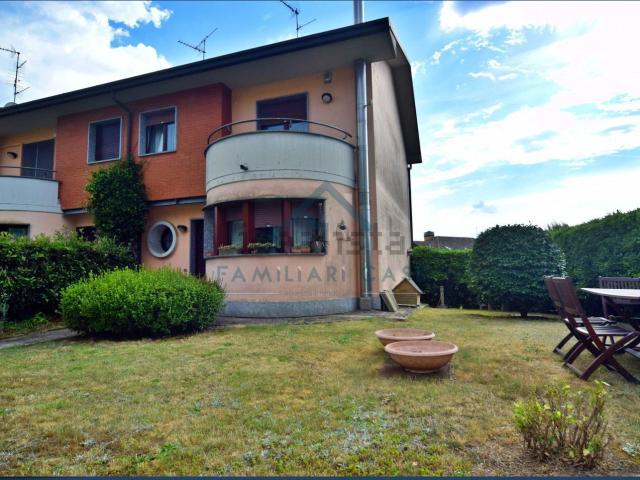 Casa in vendita a Castronno, Lombardia