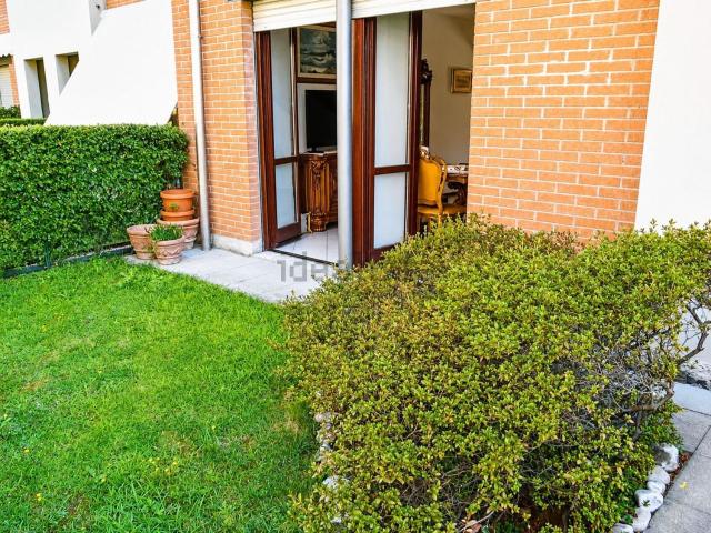 Casa in vendita a Carugo, Lombardia