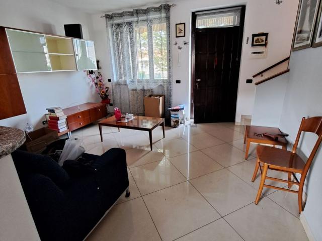 Casa in vendita a Caronno Pertusella, Lombardia