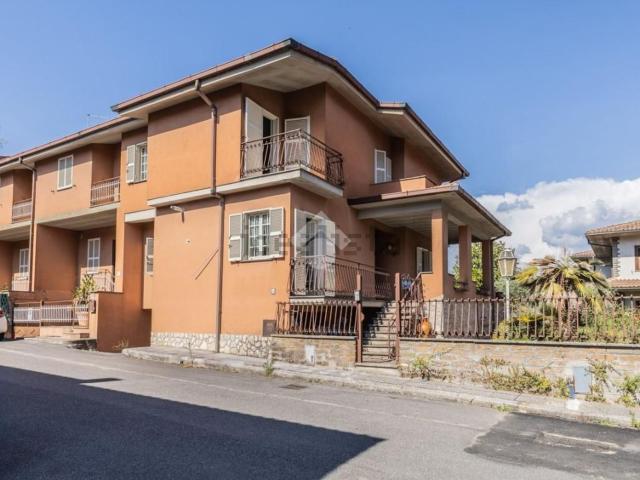 Casa in vendita a Vejano, Lazio