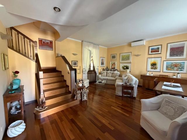 Casa in vendita a Corbetta, Milano