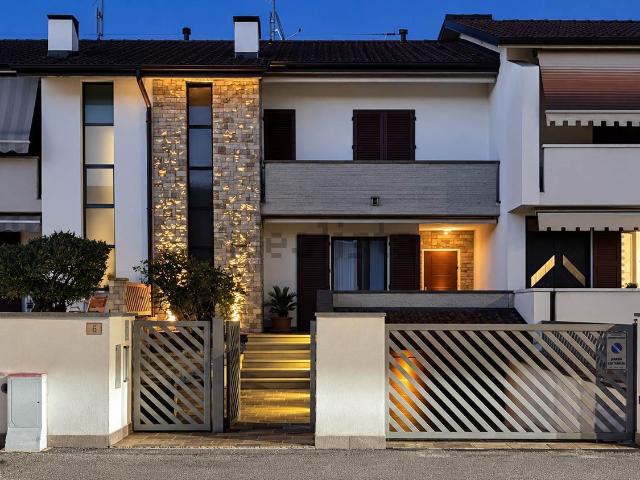 Casa in vendita a Comun Nuovo, Bergamo