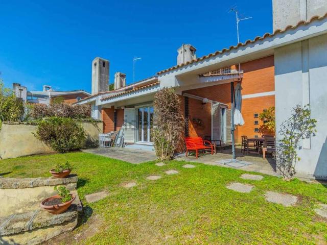 Casa in vendita a Marina di Tor San Lorenzo, Roma Capitale