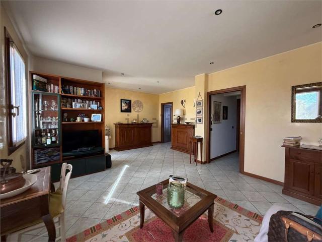 Casa in vendita a Zona PEEP, Volpago del Montello