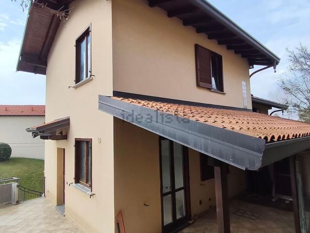 Casa in vendita a Comunità Montana Valli del Verbano, Luino