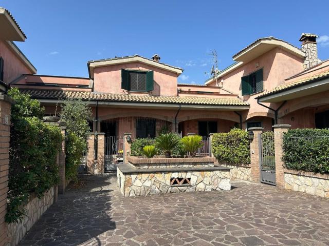 Casa in vendita a Guidonia Montecelio, Roma Capitale