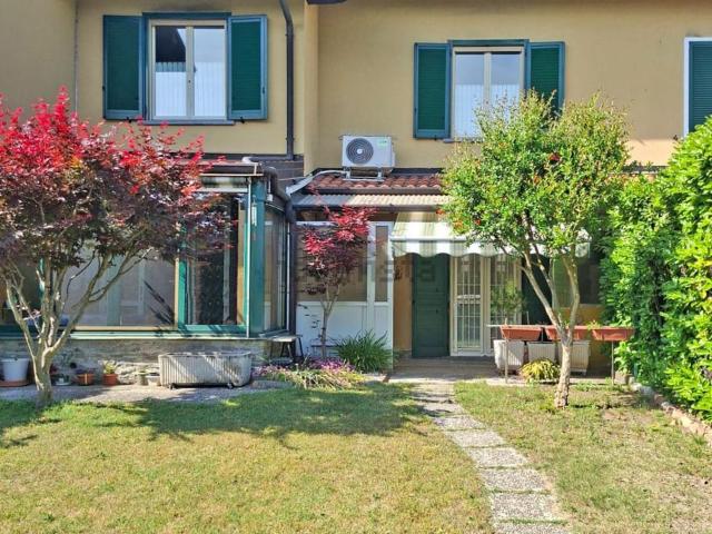 Casa in vendita a Comabbio, Lombardia
