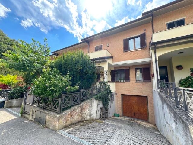 Casa in vendita a Spoleto, Perugia