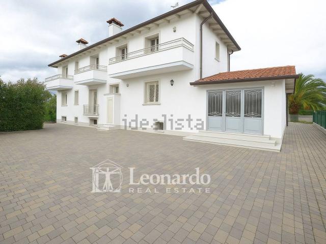Casa in vendita a Carraia, Camaiore