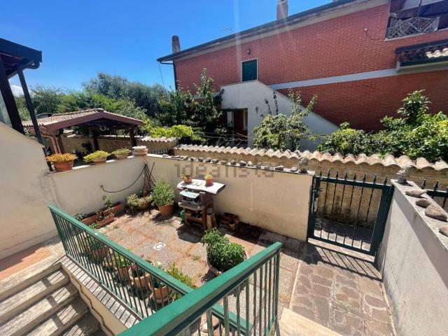 Casa in vendita a Monte Migliore, Roma Capitale