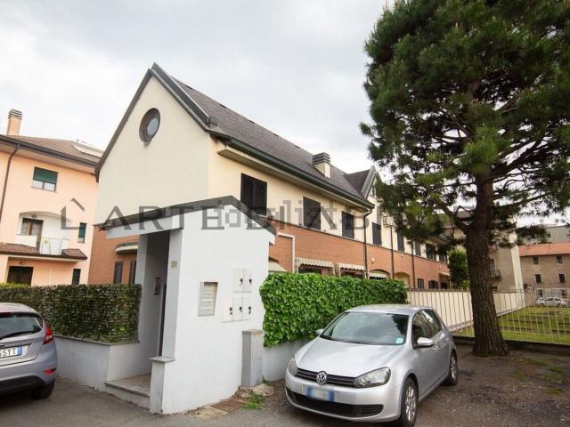 Casa in vendita a Rho, Lombardia