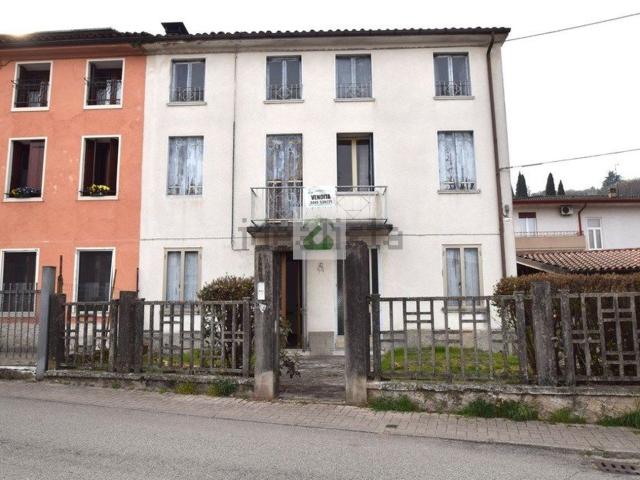 Casa in vendita a Schio, Veneto
