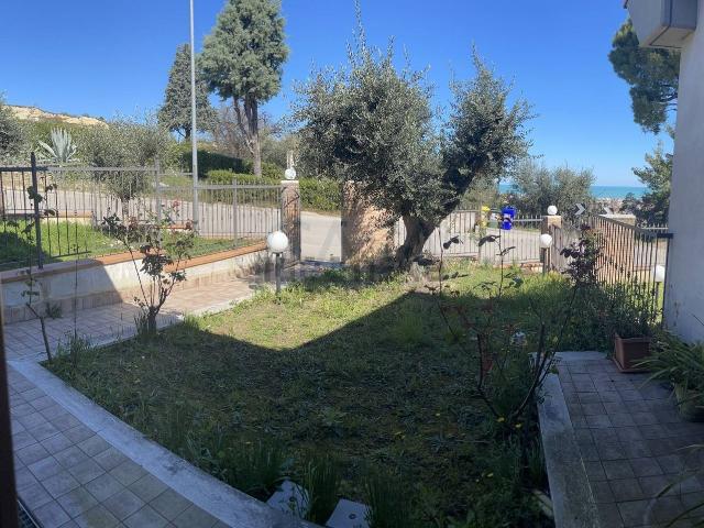 Casa in vendita a Santa Lucia, Marche