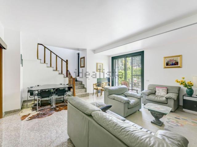 Casa in vendita a Biassono, Lombardia