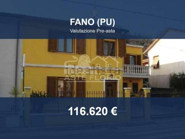 Casa in vendita a Carrara, Marche