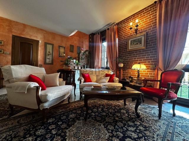 Casa in vendita a Pessano Con Bornago, Lombardia