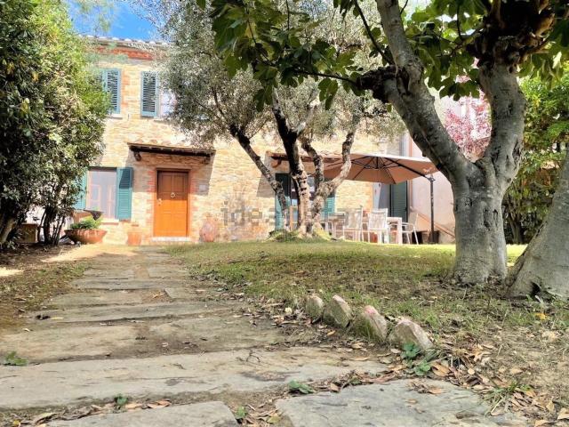 Casa in vendita a Policiano, Palazzo Del Pero