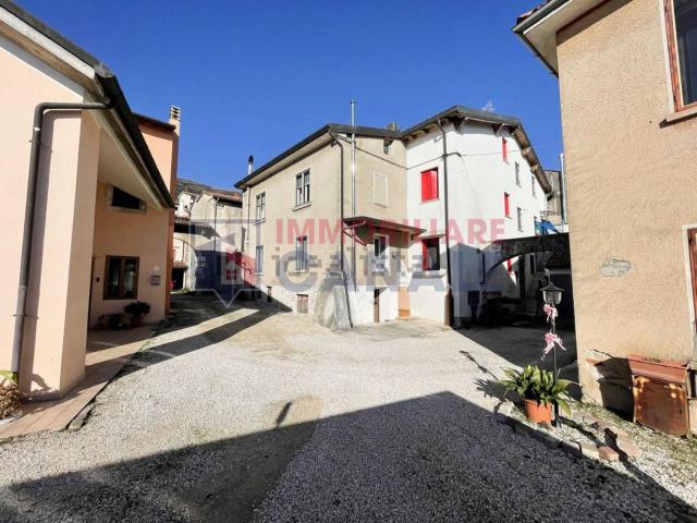 Casa in vendita a Piovene Rocchette, Veneto
