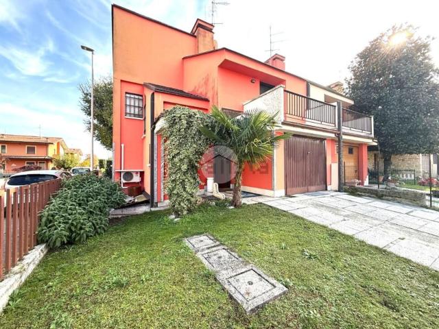 Casa in vendita a Pontoglio, Lombardia