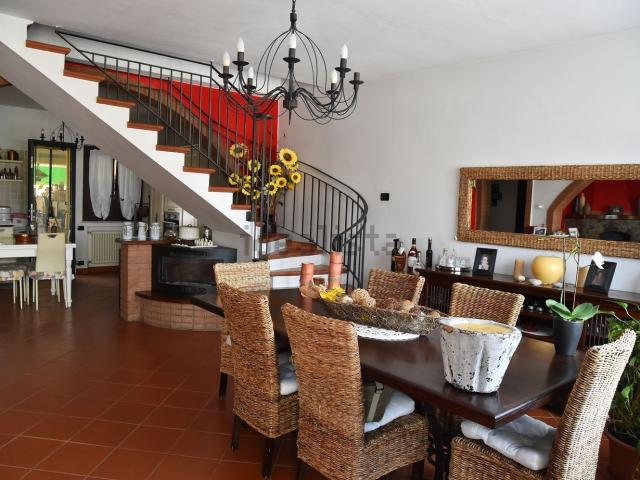 Casa in vendita a Traversetolo, Parma