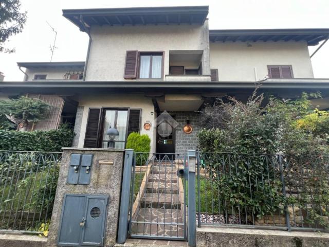 Casa in vendita a Malnate, Lombardia
