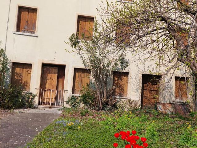 Casa in vendita a Crespano Del Grappa, Veneto
