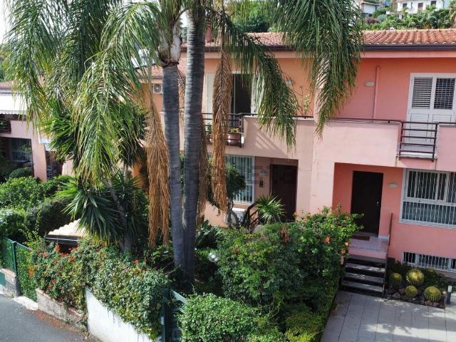 Casa in vendita a Aci Catena, Sicilia