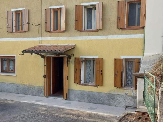 Casa in vendita a Cavaso del Tomba, Vettorazzi