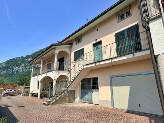 Casa in vendita a Lierna, Lombardia