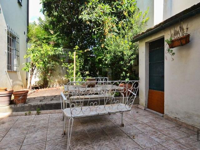Casa in vendita a Prato, Toscana