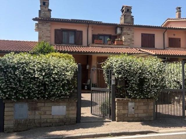 Casa in vendita a Capranica, Lazio