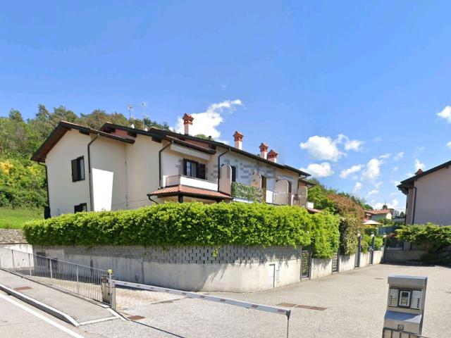 Casa in vendita a Bizzarone, Como