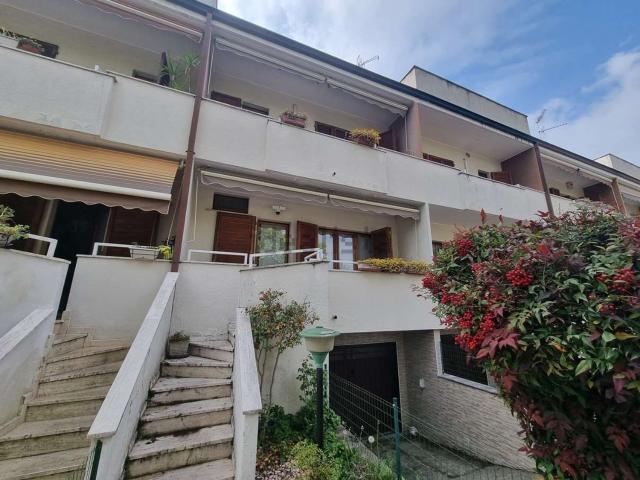 Casa in vendita a Limbiate, Lombardia