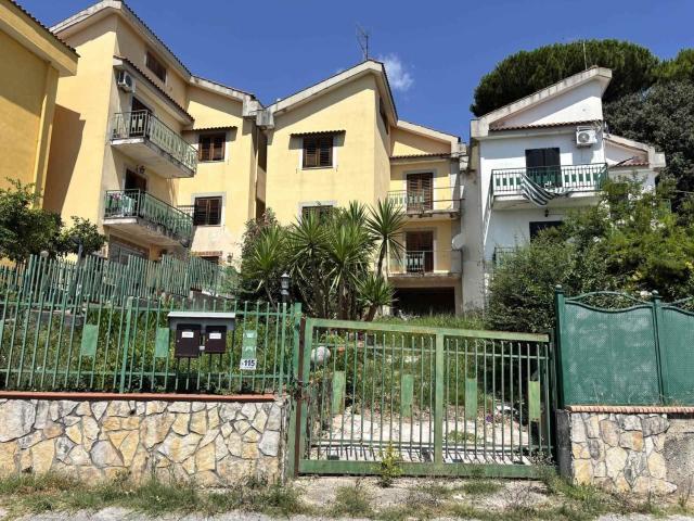 Casa in vendita a Montecorvino Pugliano, Campania